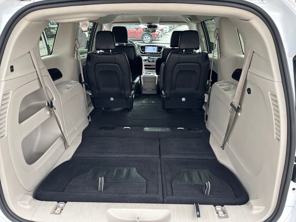 Used 2024 Chrysler Pacifica Touring-L image 22