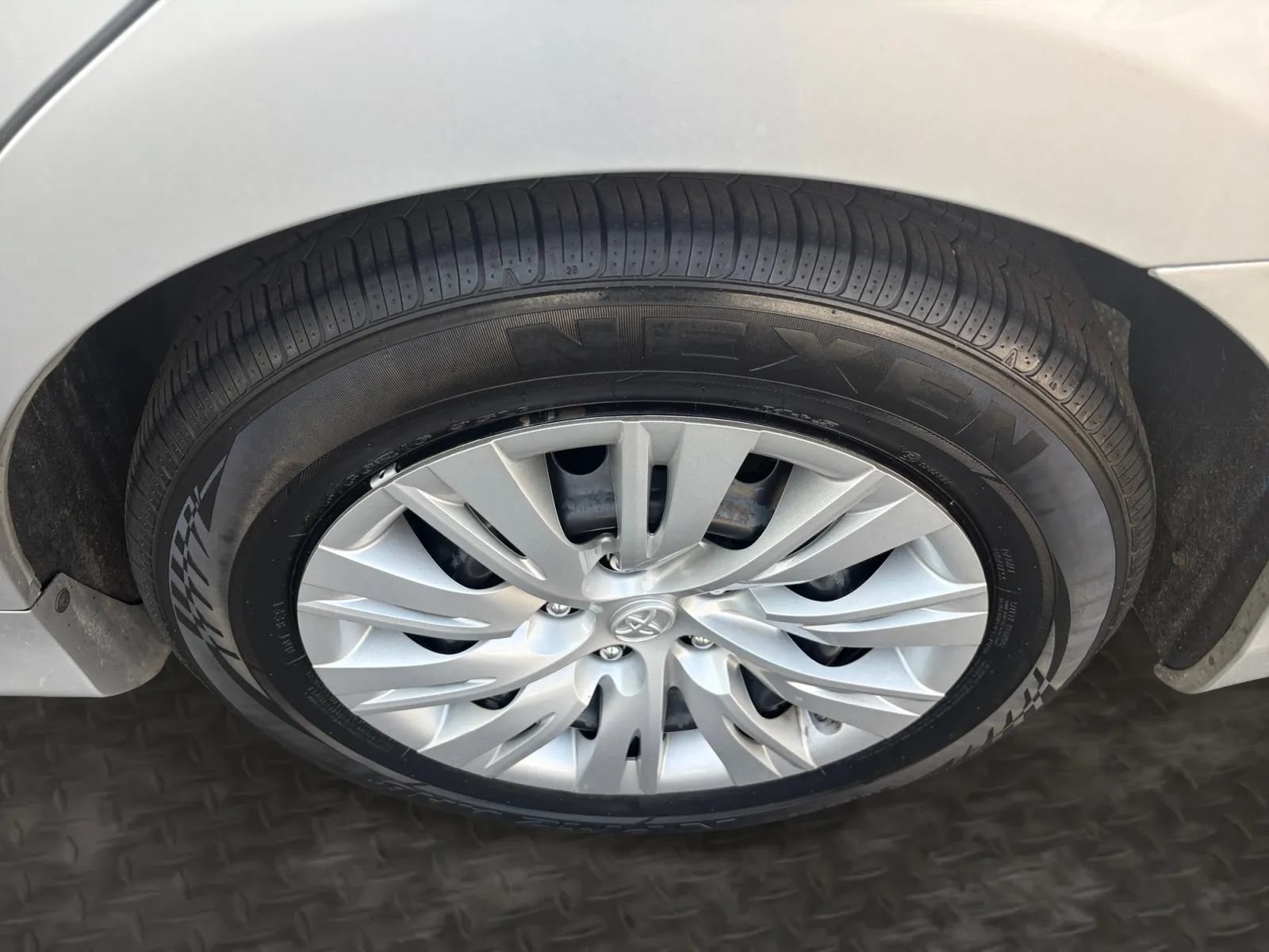 Used 2012 Toyota Camry LE FWD image 39