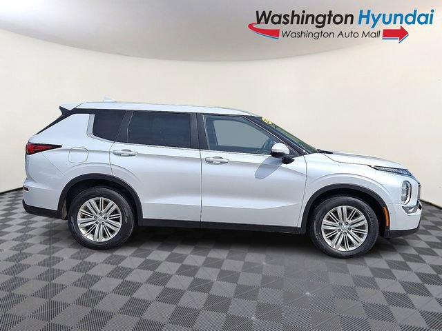 Used 2023 Mitsubishi Outlander ES FWD image 7