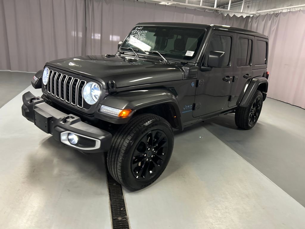 Used 2025 Jeep Wrangler Unlimited Sahara w/ Safety Group AWD/4WD video 3