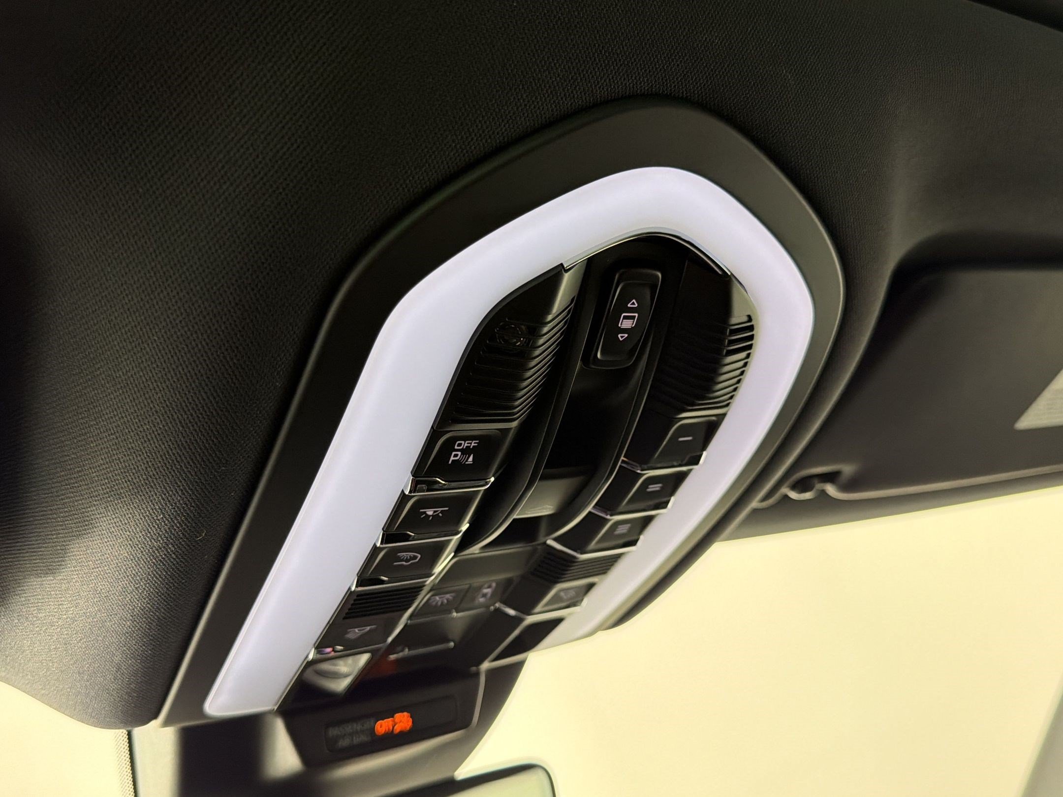 Certified 2025 Porsche Macan GTS AWD/4WD image 18