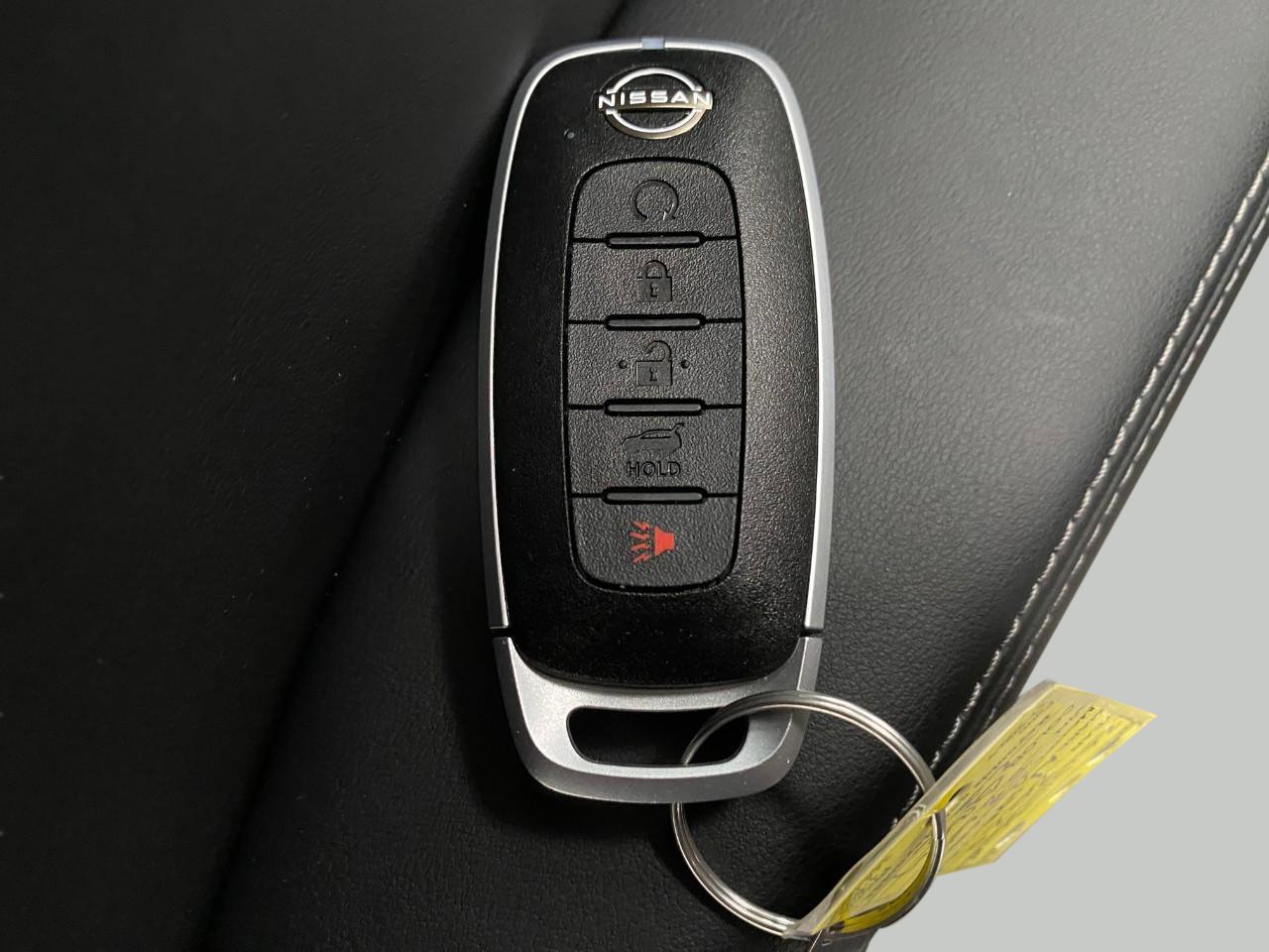 Used 2025 Nissan Rogue Platinum image 37