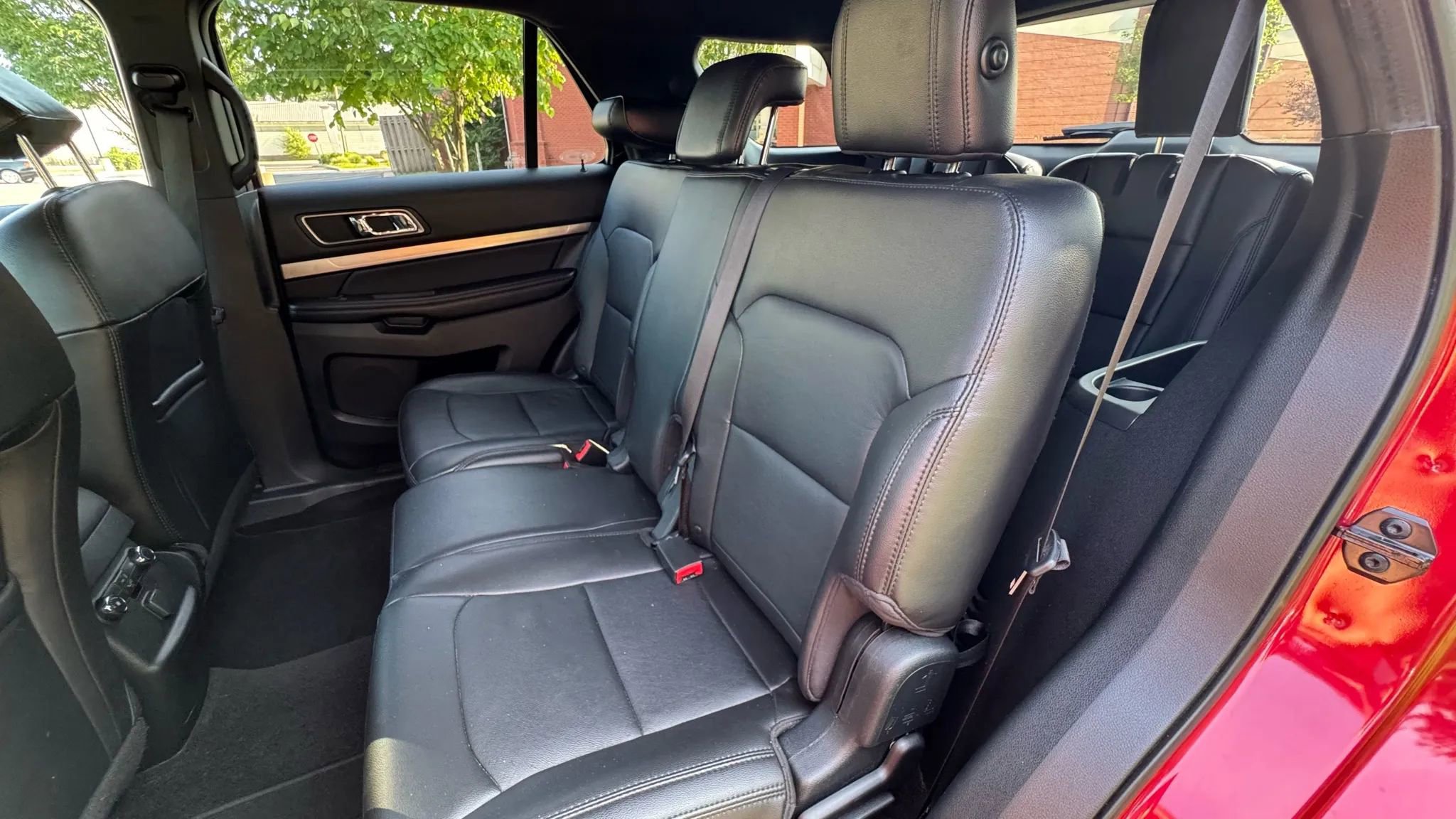 Used 2018 Ford Explorer XLT w/ Equipment Group 202A image 18