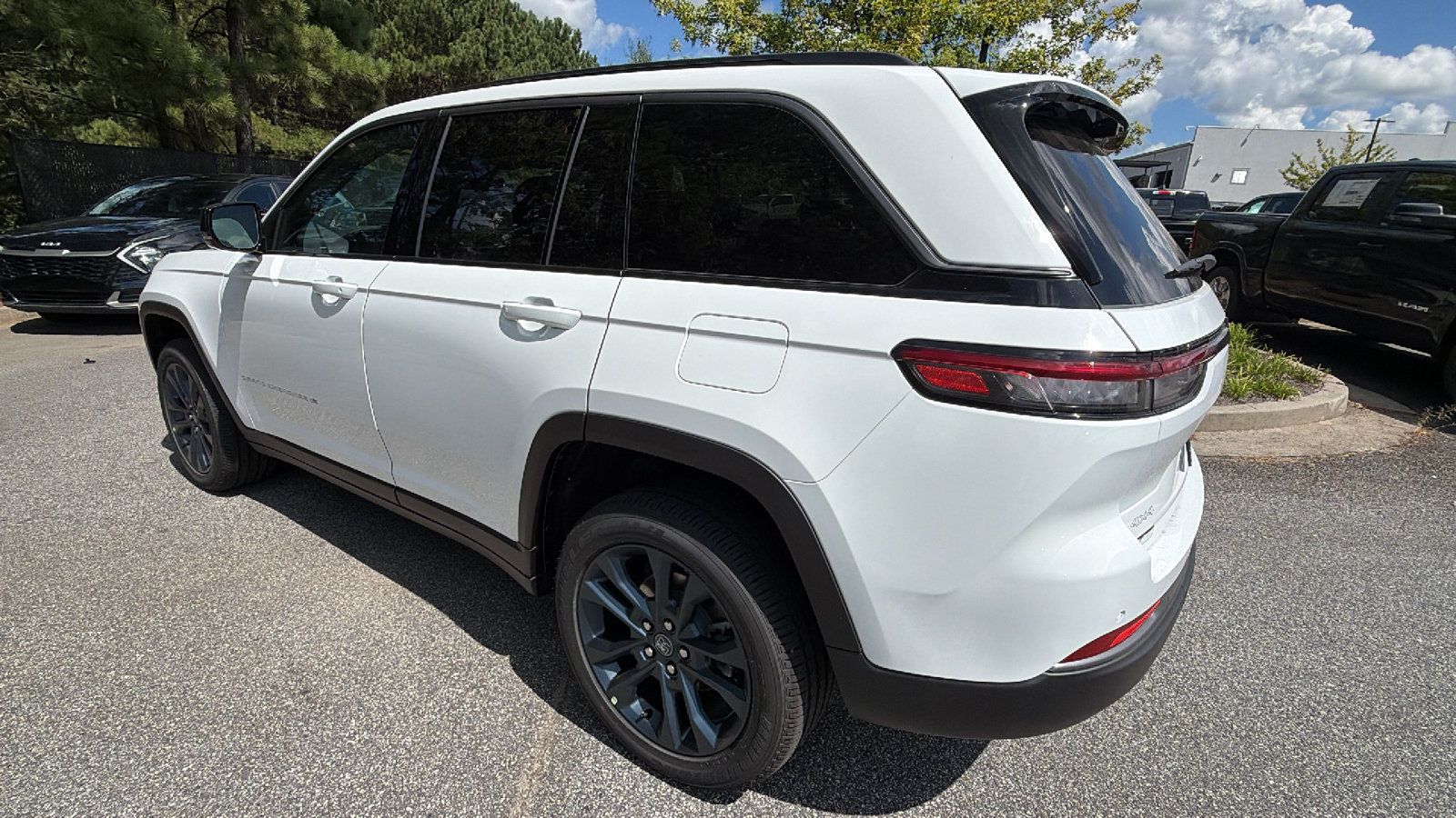 New 2026 Jeep Grand Cherokee Limited AWD/4WD image 10