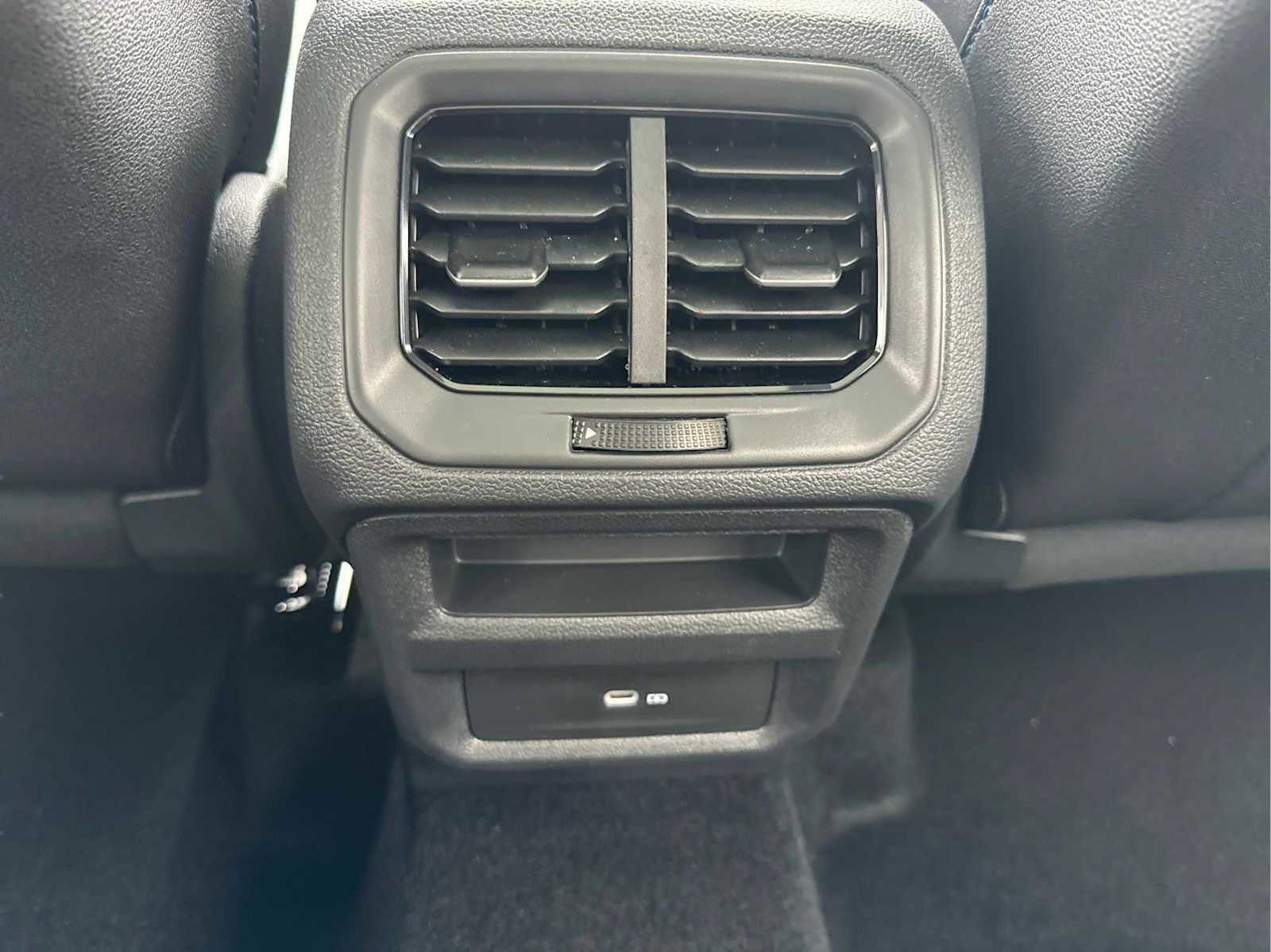 Certified 2024 Volkswagen Taos SE image 17