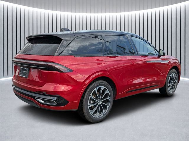 Used 2025 Lincoln Nautilus Reserve image 3