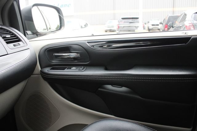Used 2019 Dodge Grand Caravan SXT FWD image 18