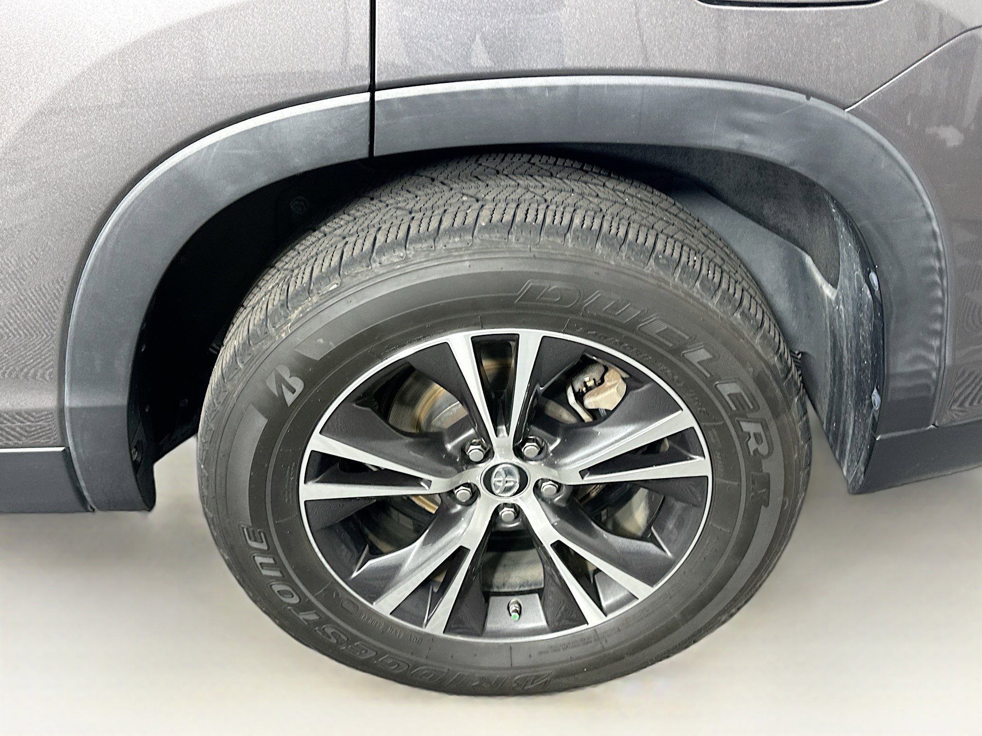 Used 2019 Toyota Highlander LE image 11