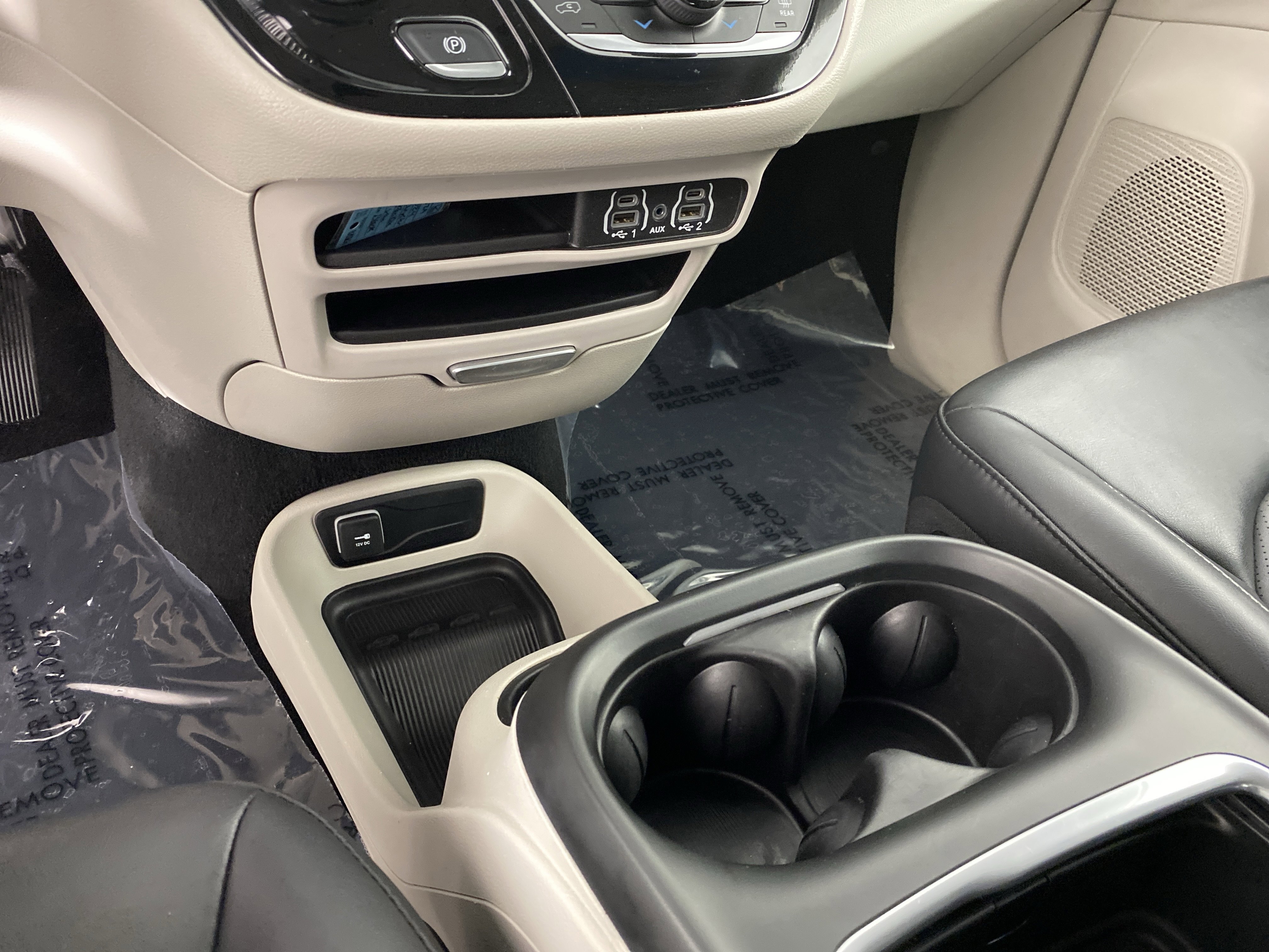 Used 2024 Chrysler Pacifica Touring-L image 30