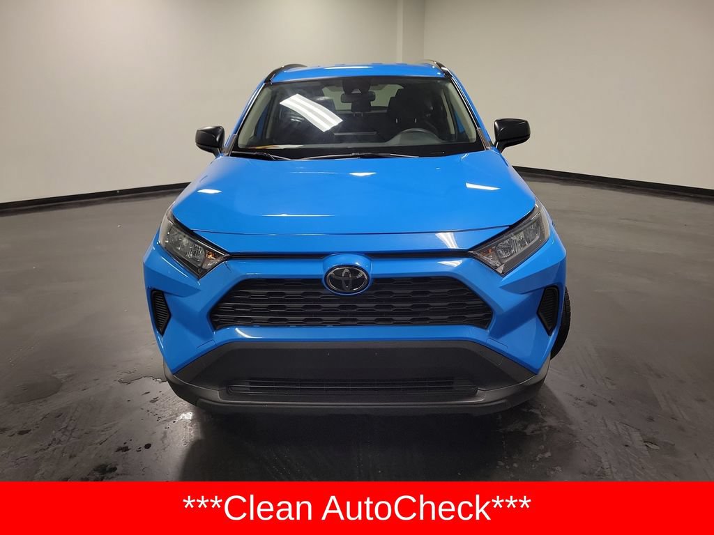 Used 2019 Toyota RAV4 LE FWD image 2