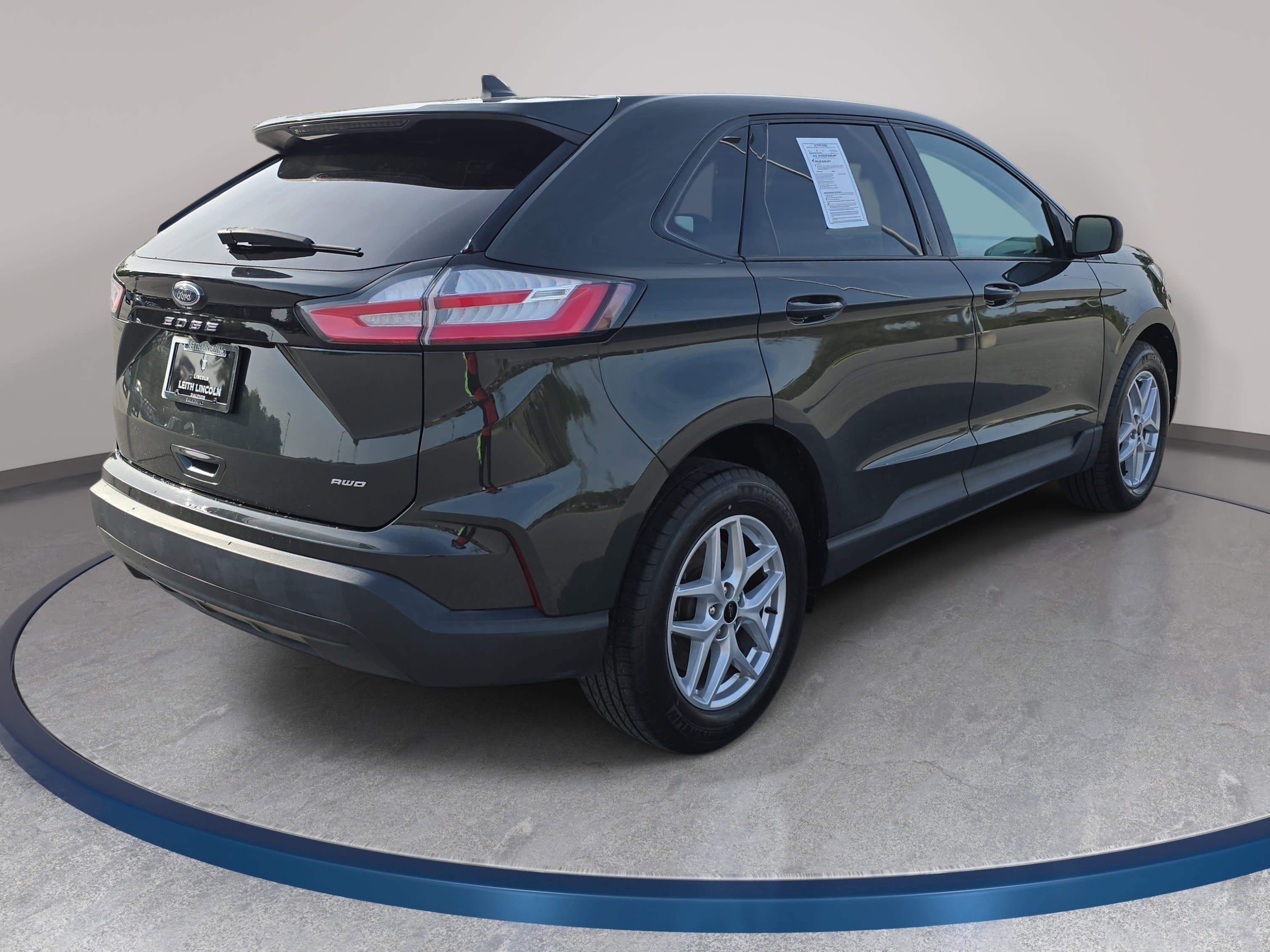 Used 2023 Ford Edge SE image 5