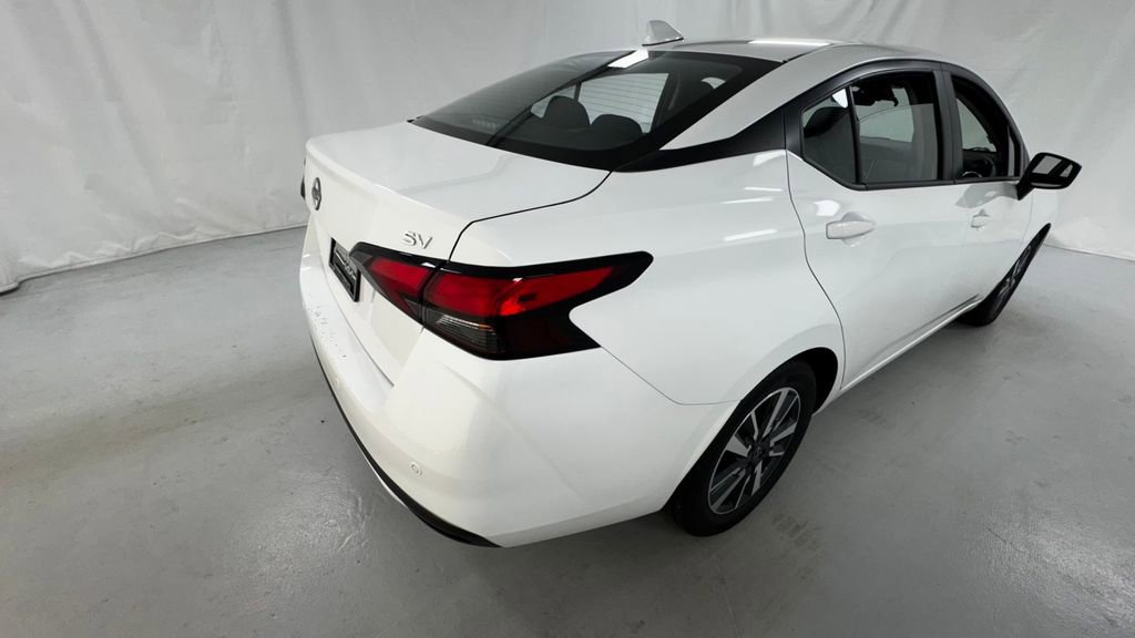 Used 2023 Nissan Versa SV FWD image 3