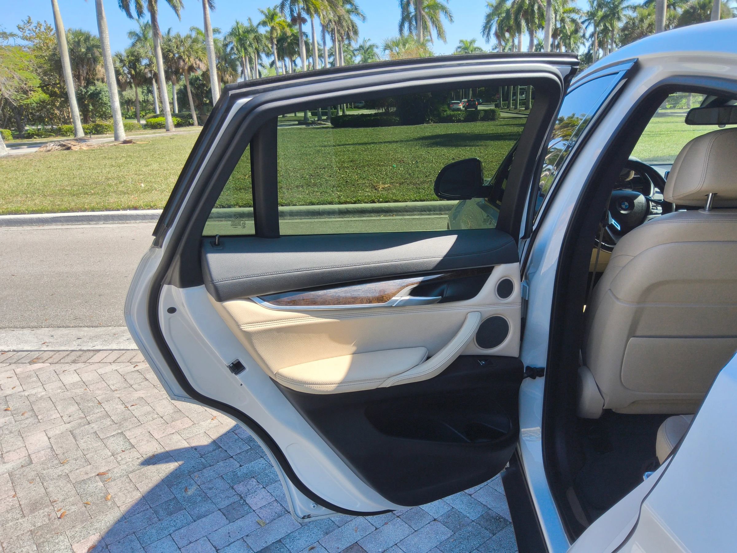 Used 2018 BMW X6 xDrive50i w/ Premium Package image 23
