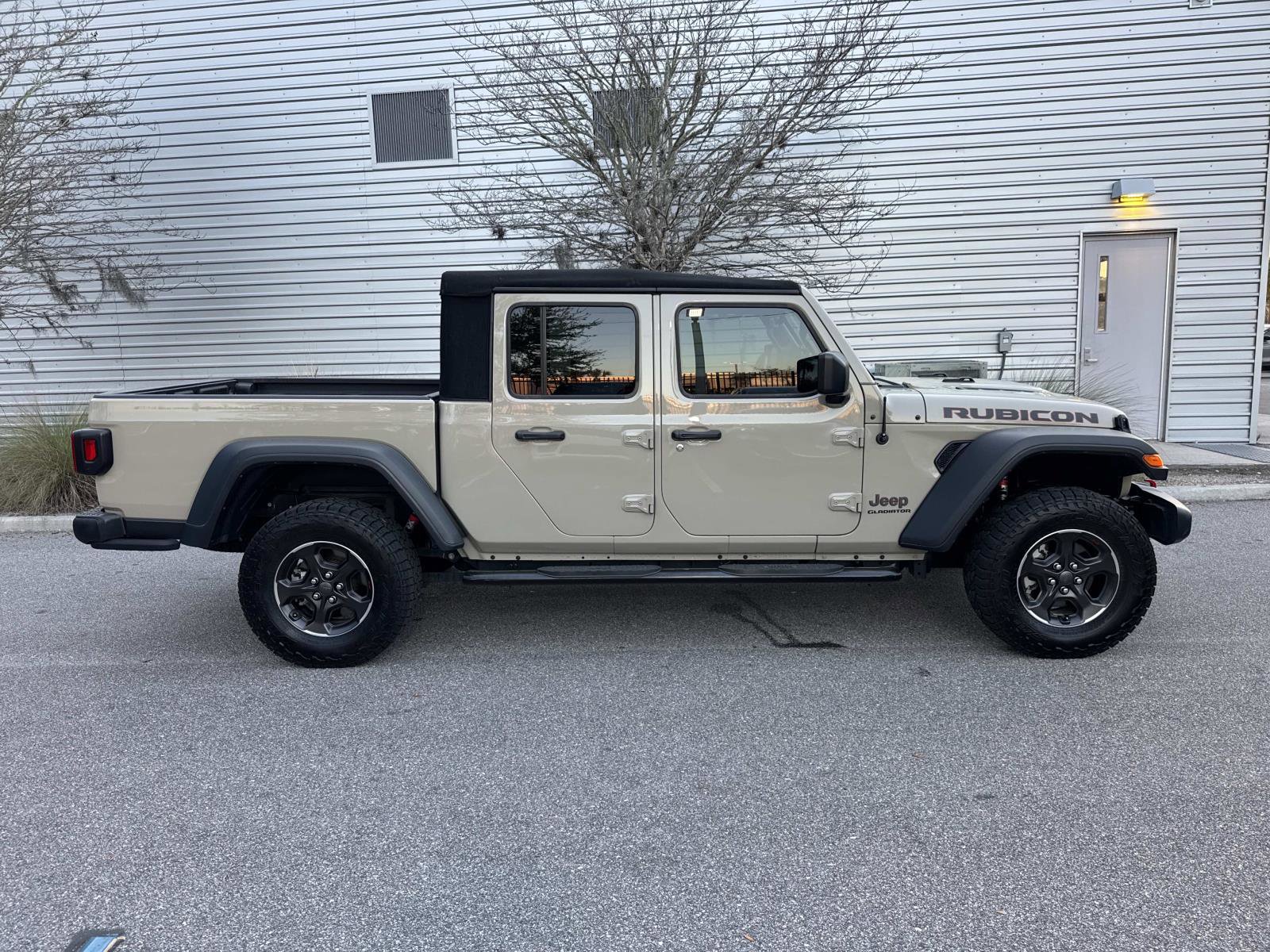Used 2022 Jeep Gladiator Rubicon w/ Trailer Tow Package AWD/4WD image 6