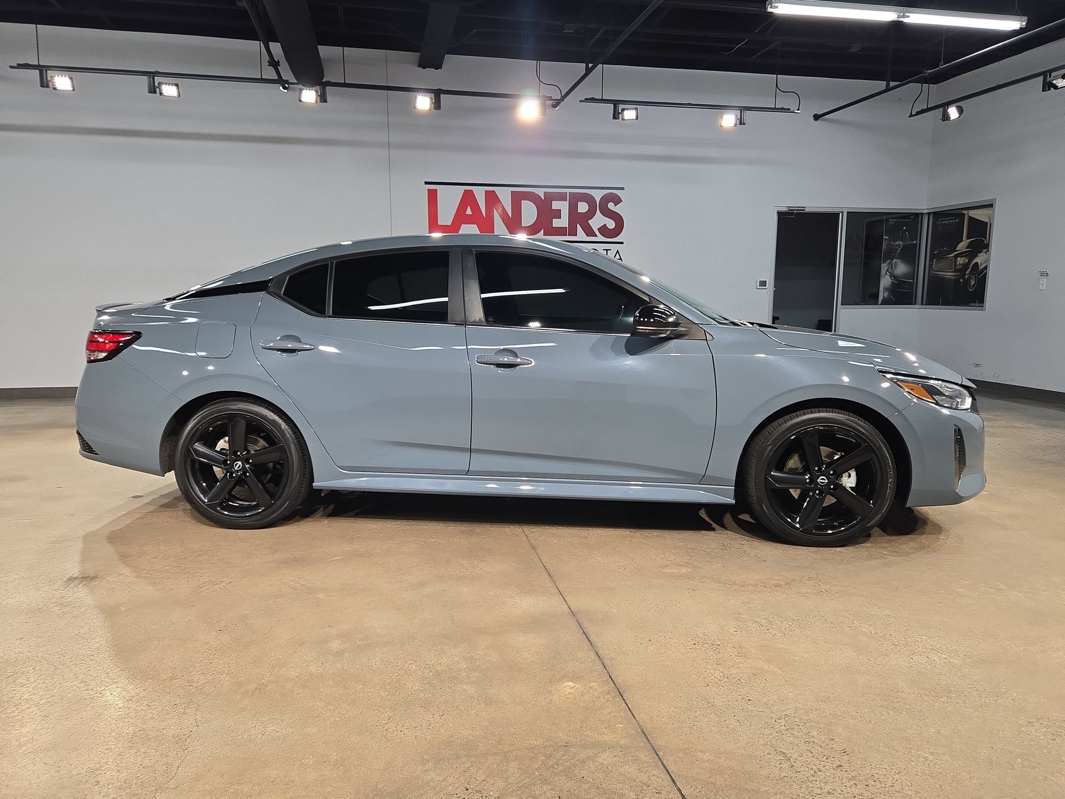 Used 2024 Nissan Sentra SR FWD image 8