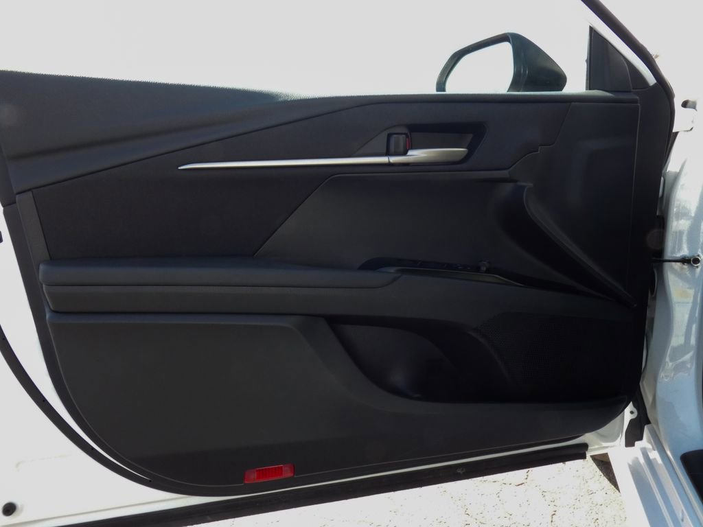 Used 2025 Toyota Camry LE FWD image 8