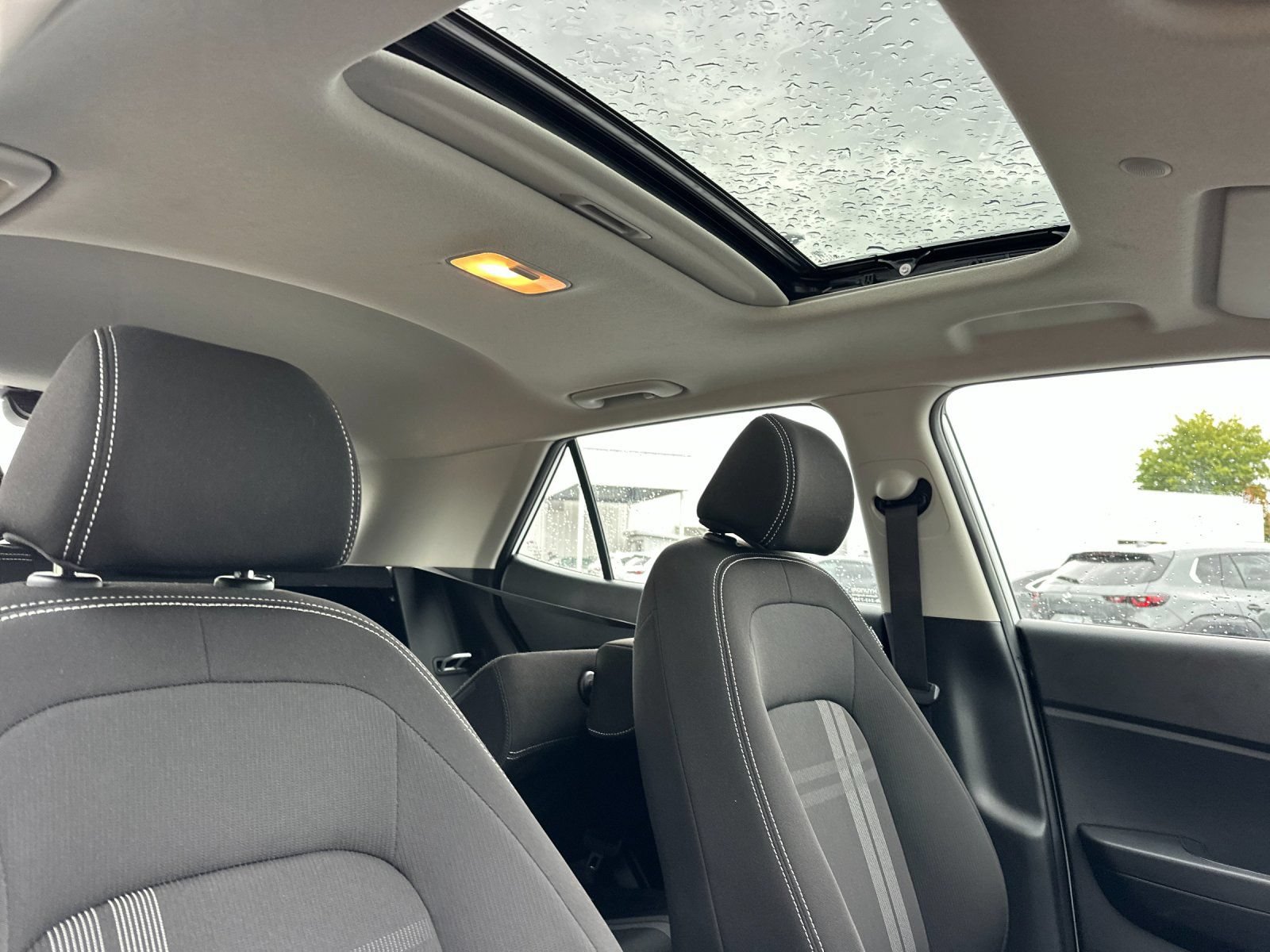 Used 2025 Hyundai Venue SEL FWD image 17