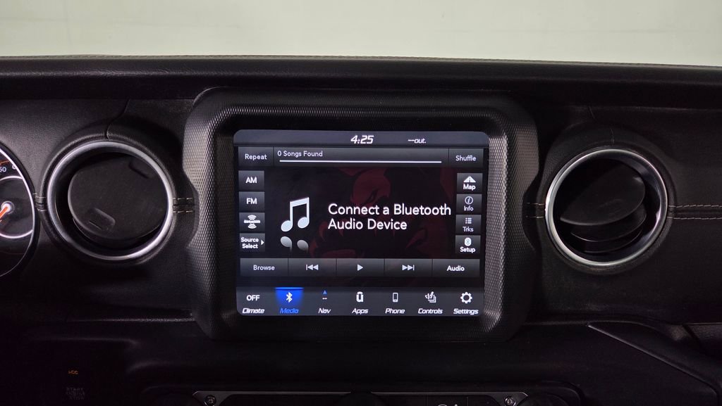 Used 2018 Jeep Wrangler Unlimited Sahara AWD/4WD image 23