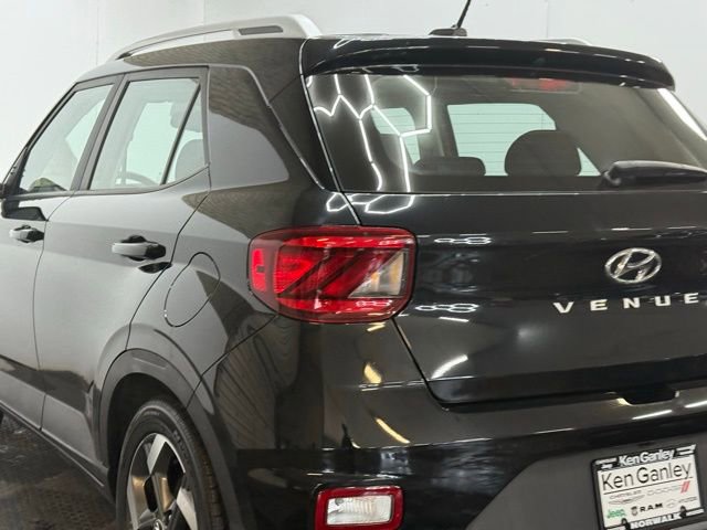 Certified 2023 Hyundai Venue SEL w/ Cargo Package image 10