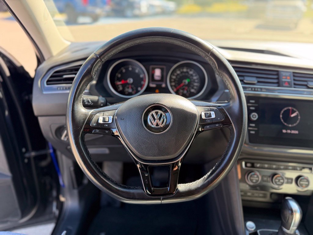 Used 2018 Volkswagen Tiguan SE w/ Panoramic Sunroof Package AWD/4WD image 26
