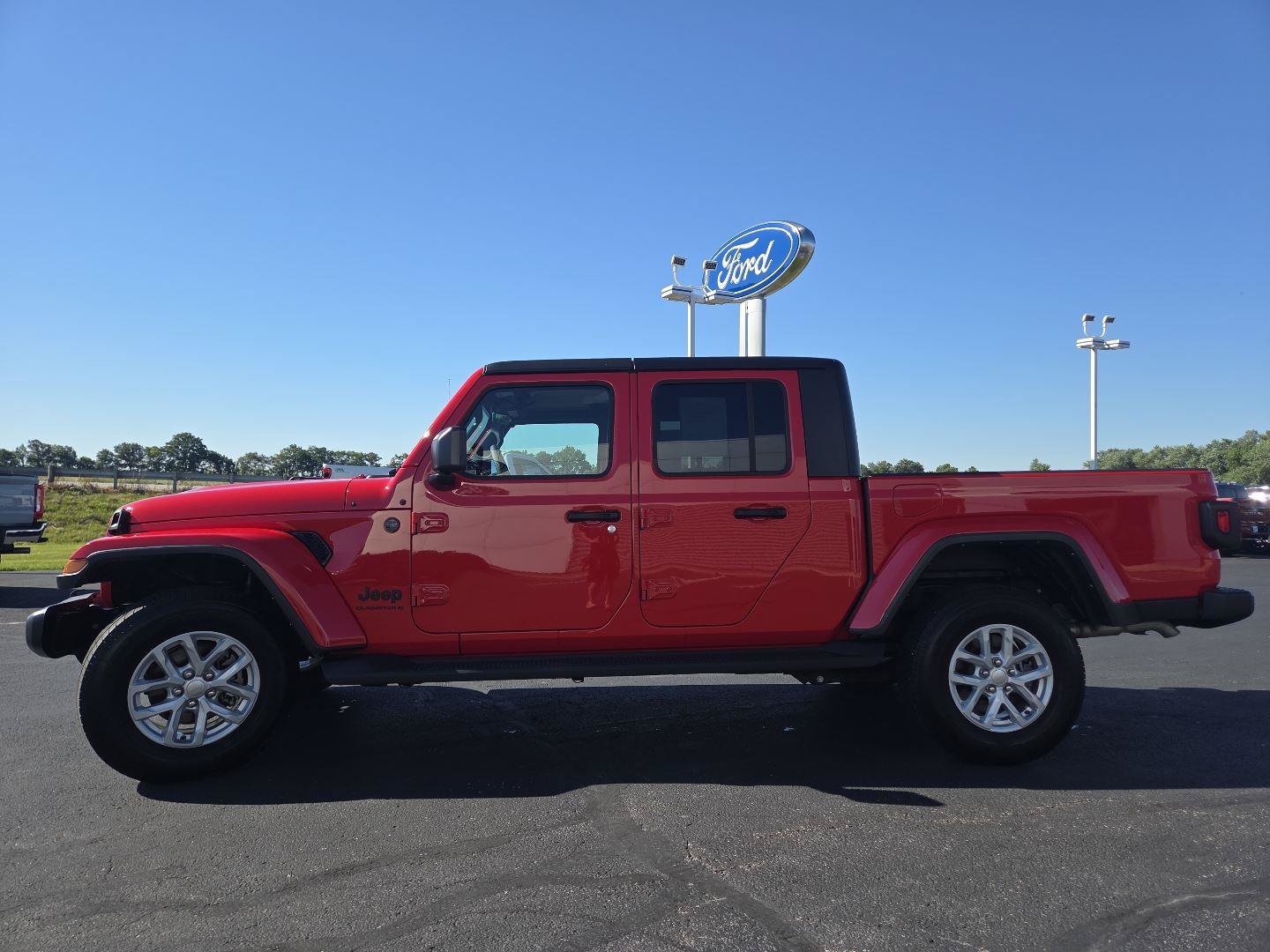 Used 2023 Jeep Gladiator Sport AWD/4WD image 11