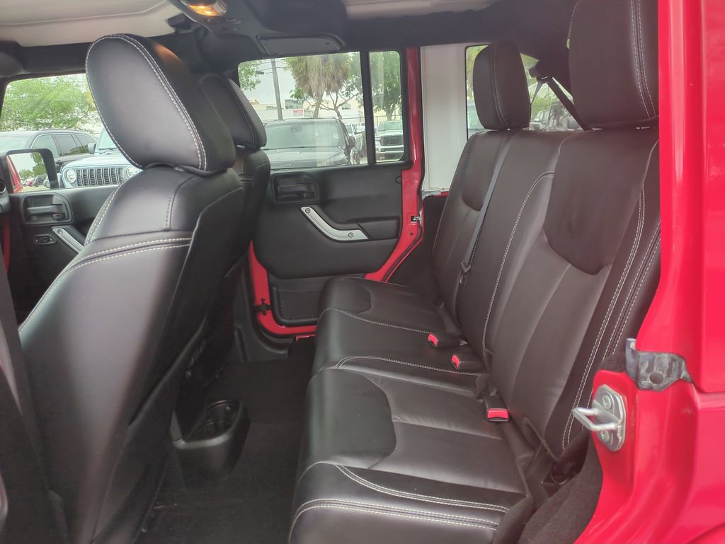 Used 2017 Jeep Wrangler Unlimited Sahara w/ Connectivity Group AWD/4WD image 15