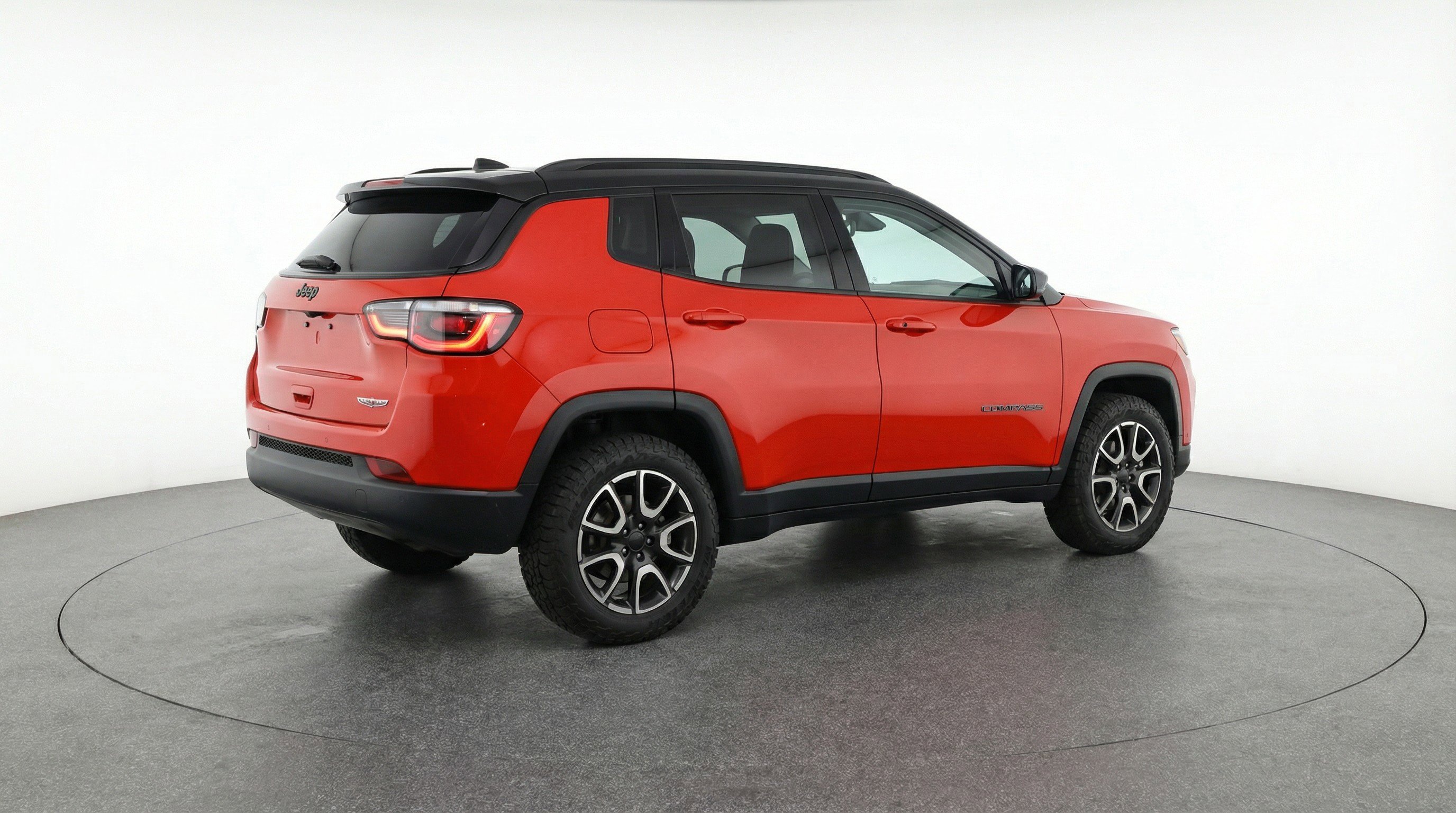 Used 2025 Jeep Compass Trailhawk AWD/4WD image 9