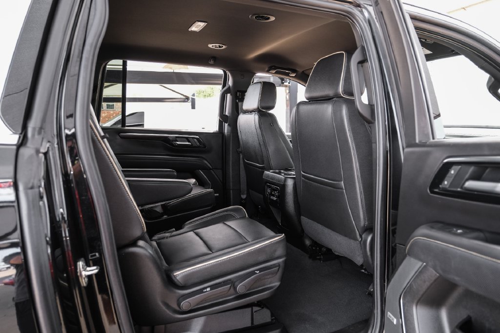 Used 2026 Chevrolet Suburban Premier AWD/4WD image 31
