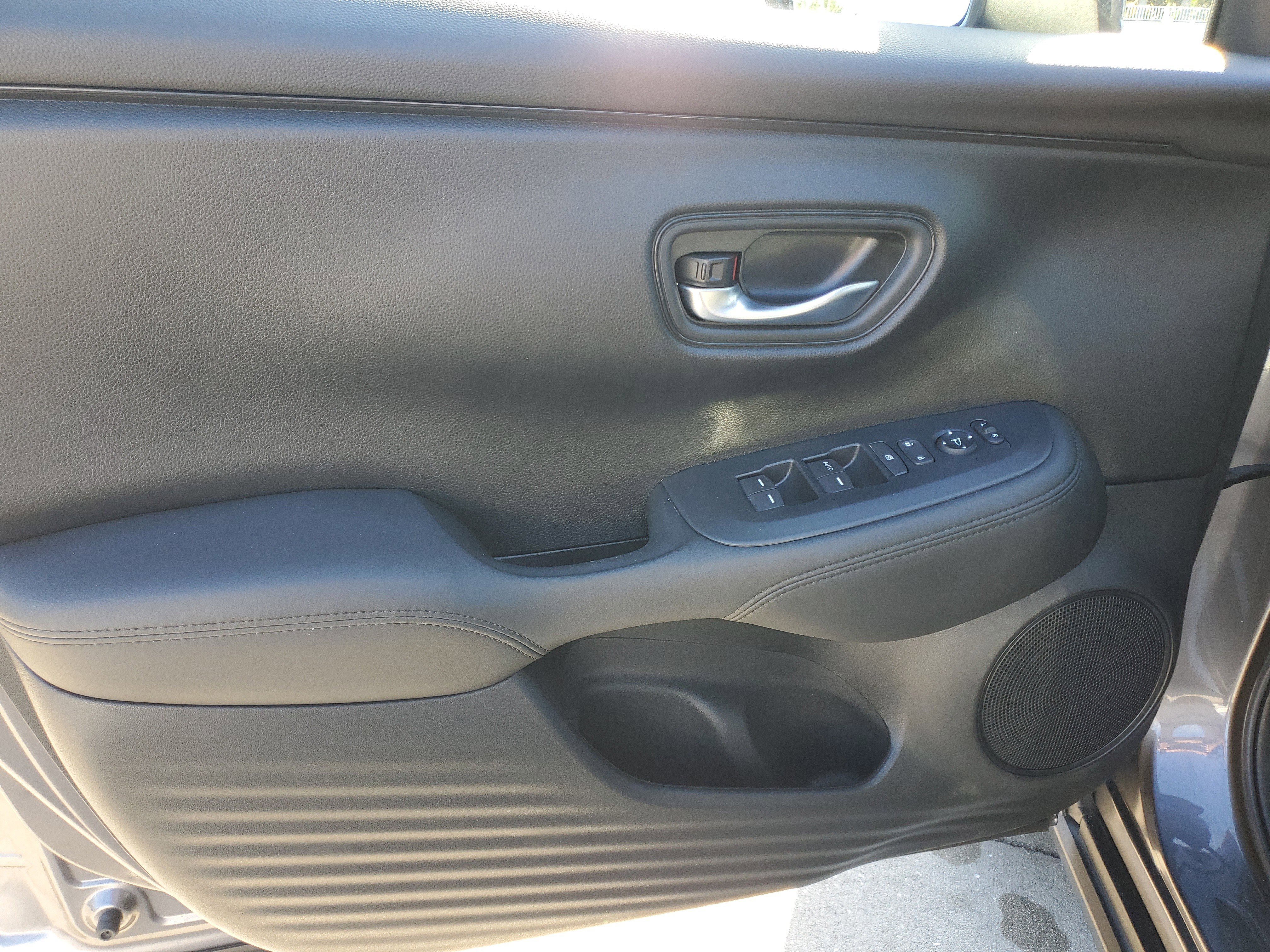 Used 2025 Honda HR-V LX image 17