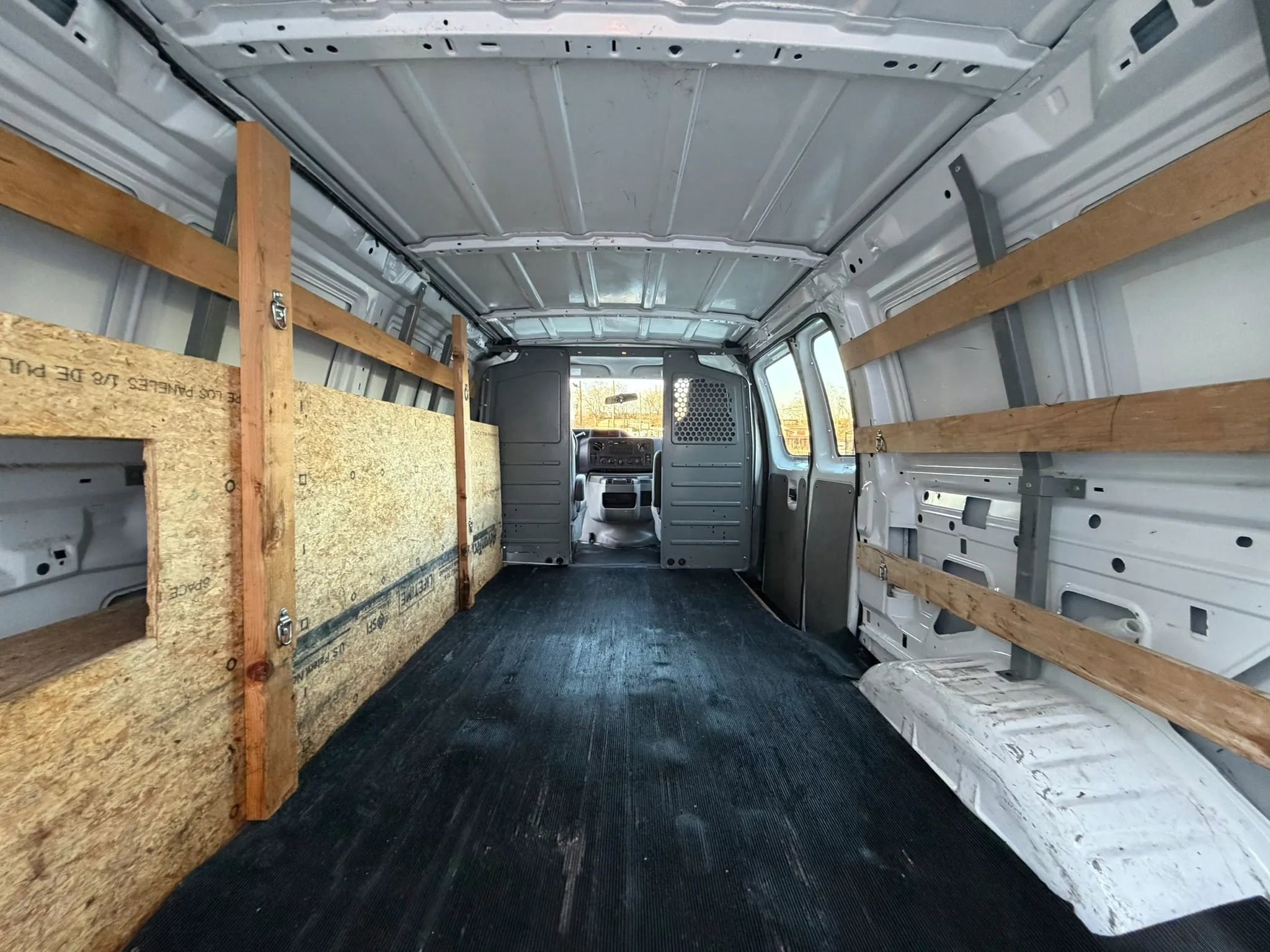 Used 2014 Ford E-250 and Econoline 250 Van 3D w/ Power Group image 23