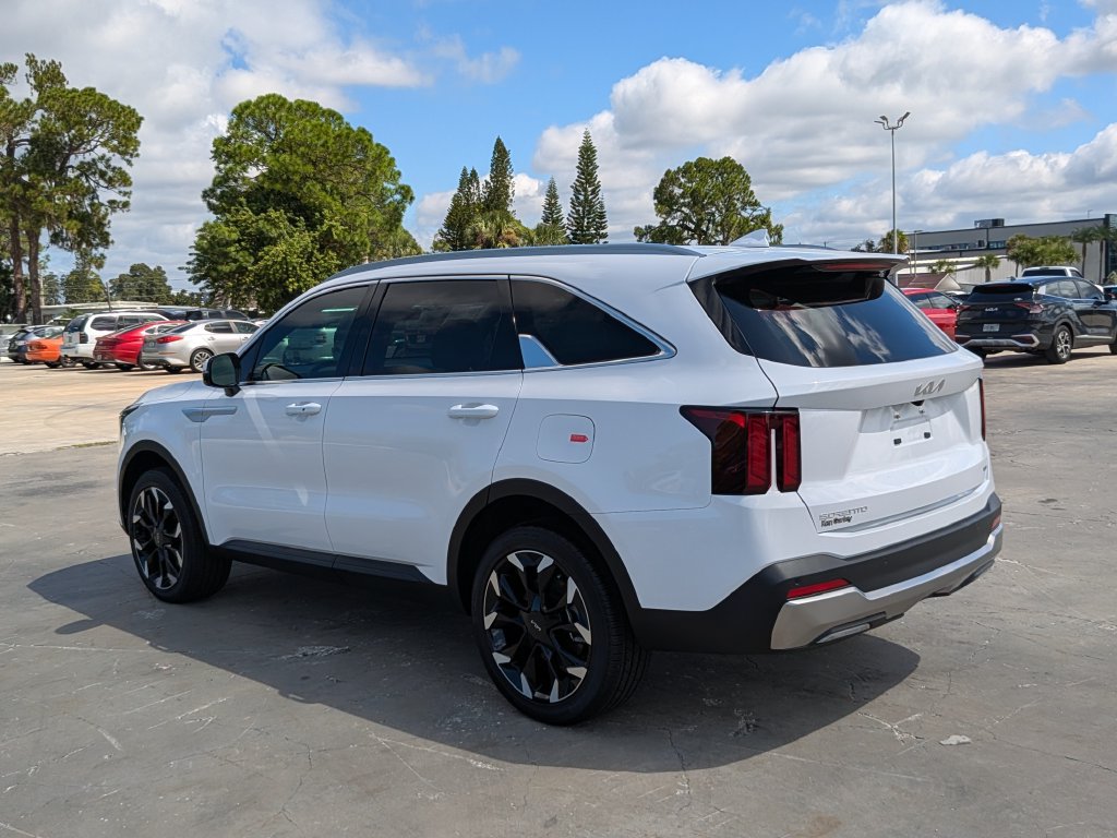 Certified 2026 Kia Sorento EX AWD/4WD image 6