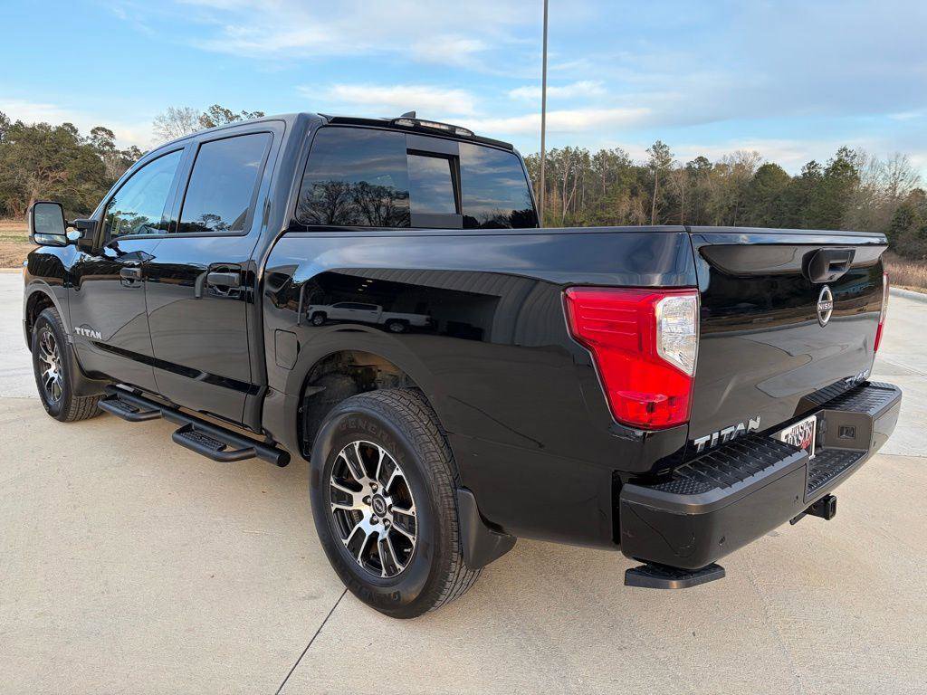 Used 2024 Nissan Titan SV w/ SV Convenience Package image 5
