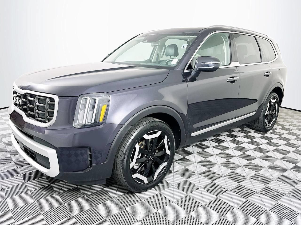 Used 2025 Kia Telluride S AWD/4WD image 6