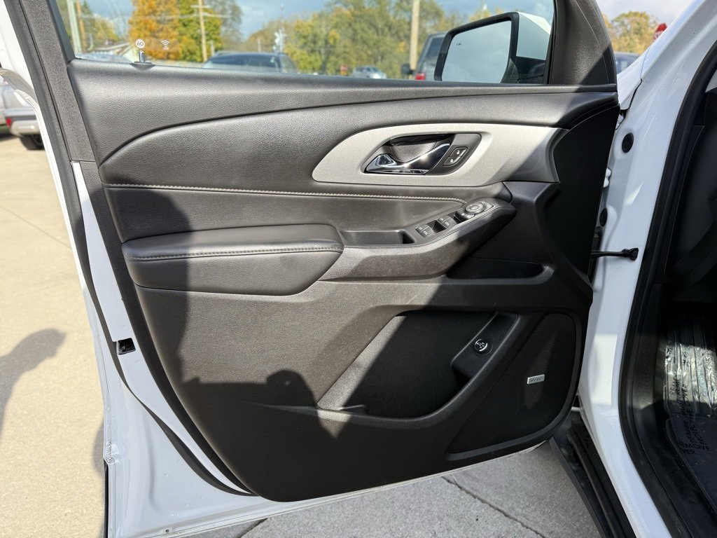 Used 2021 Chevrolet Traverse RS image 13