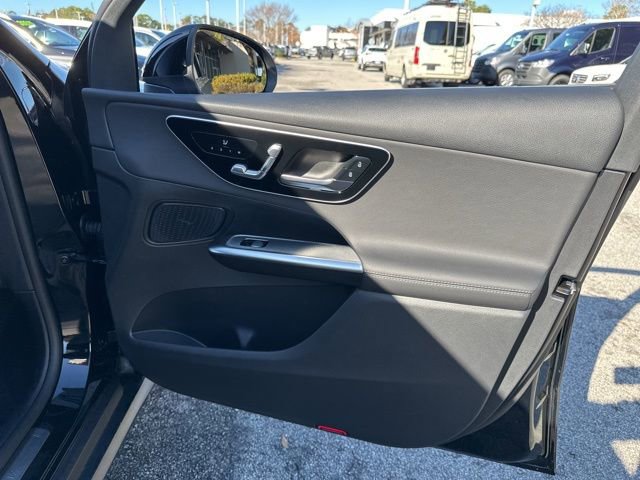 Used 2025 Mercedes-Benz GLC 300 4MATIC image 36