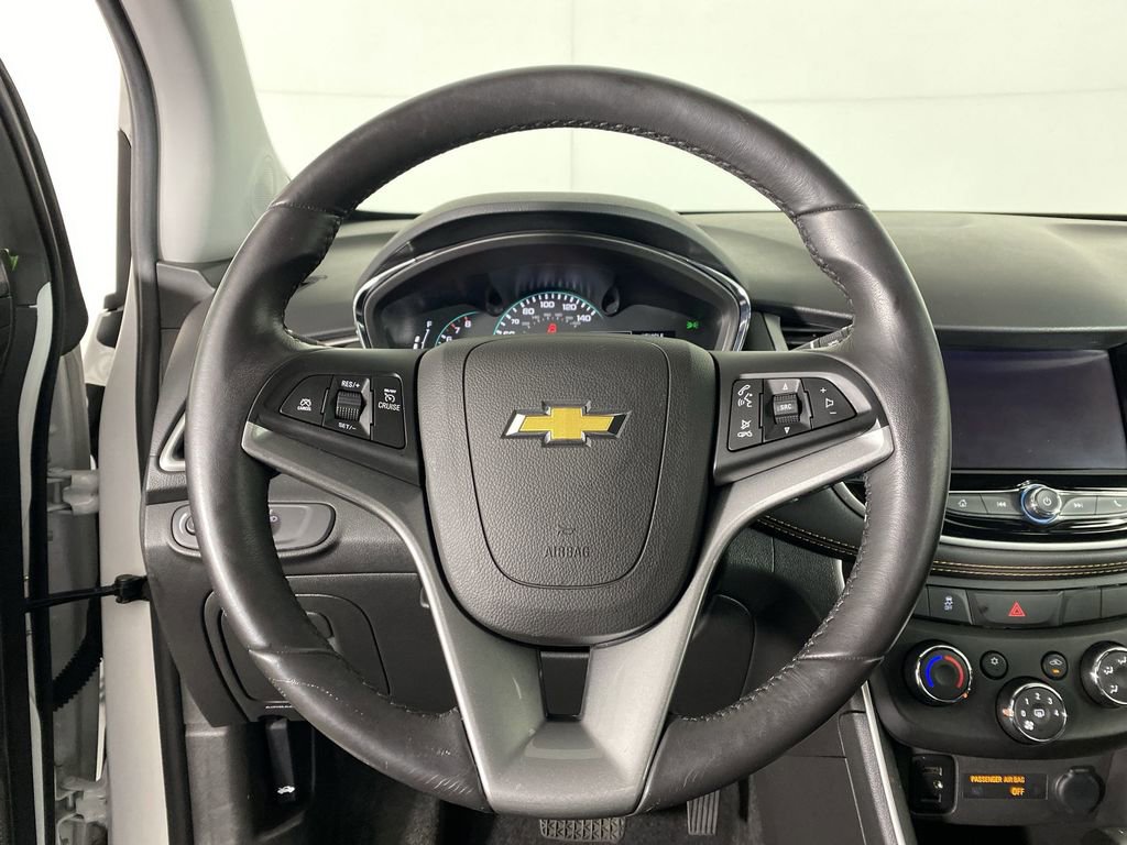 Used 2022 Chevrolet Trax LT w/ LT Convenience Package image 13