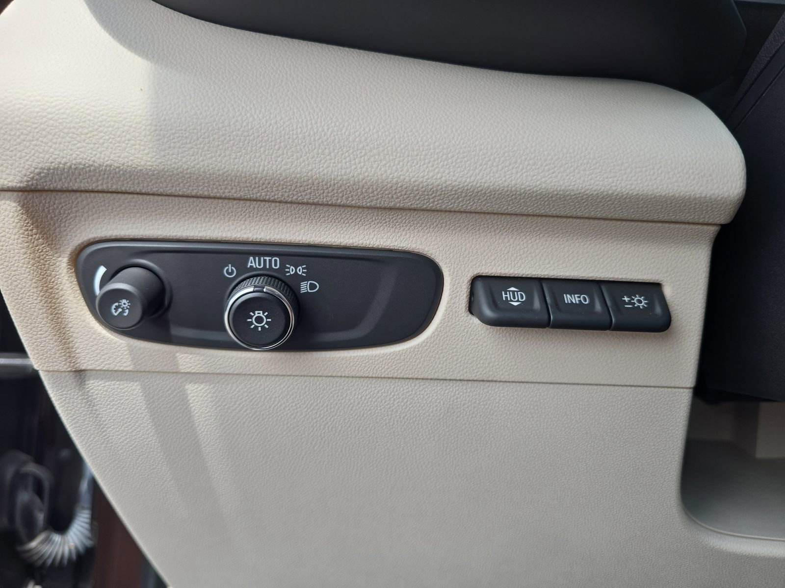 Used 2023 Buick Envision Avenir FWD image 23