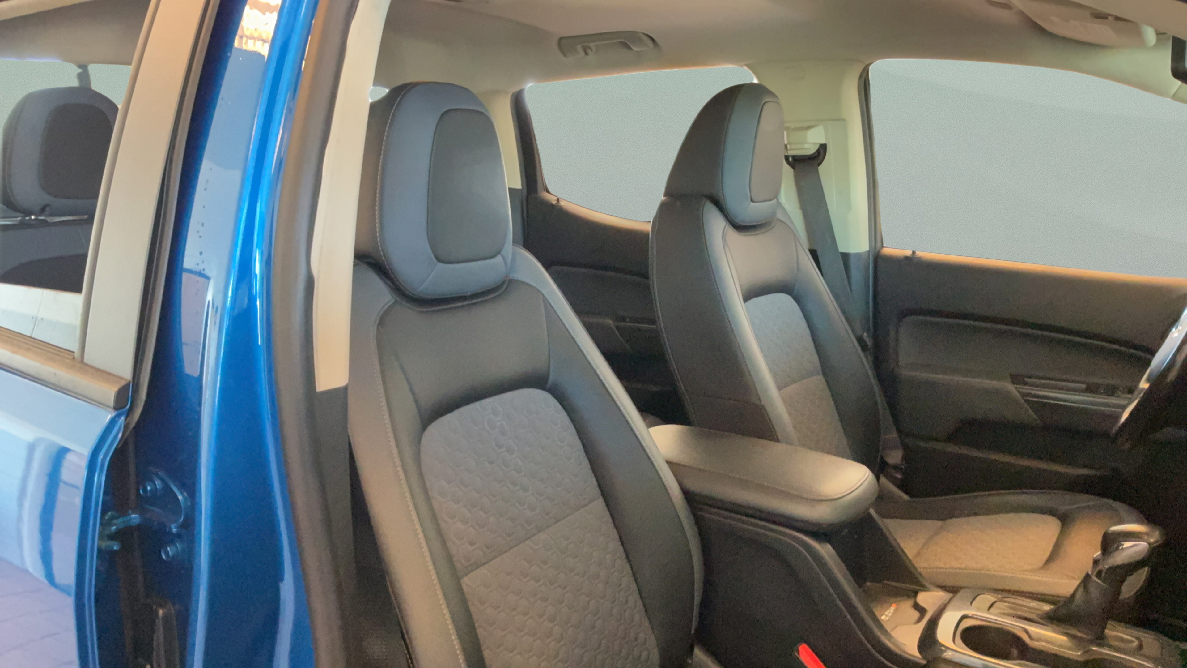 Used 2022 Chevrolet Colorado Z71 AWD/4WD image 28
