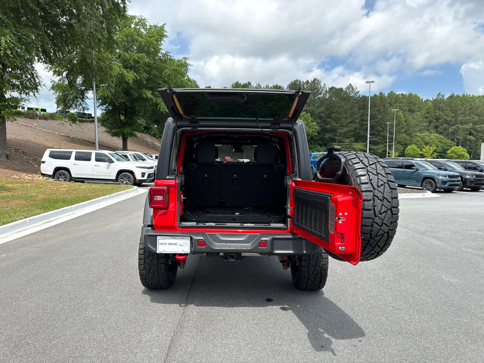 Used 2024 Jeep Wrangler Unlimited Rubicon AWD/4WD image 27