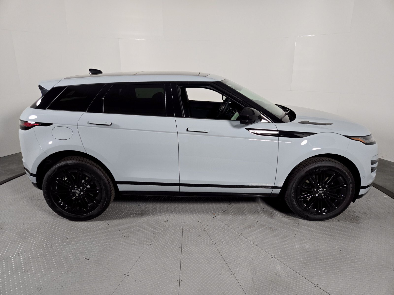 New 2026 Land Rover Range Rover Evoque Hoxton AWD/4WD image 6