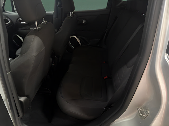 Used 2019 Jeep Renegade Latitude FWD image 12