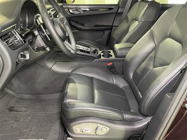 Certified 2025 Porsche Macan image 16