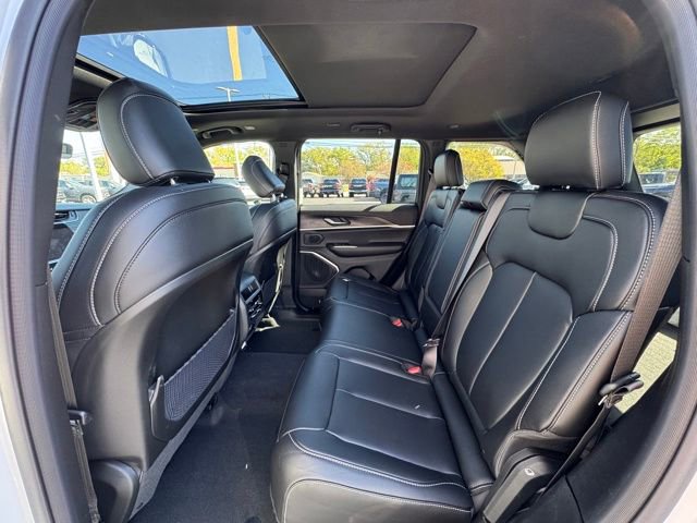 New 2025 Jeep Grand Cherokee Limited w/ Black Appearance Package image 15