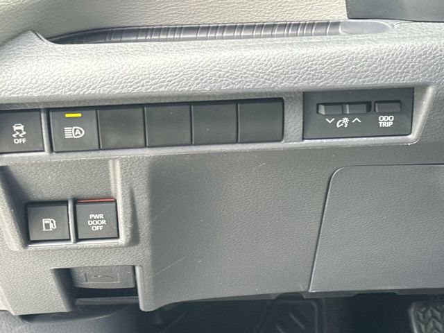 Used 2024 Toyota Sienna XLE FWD image 21