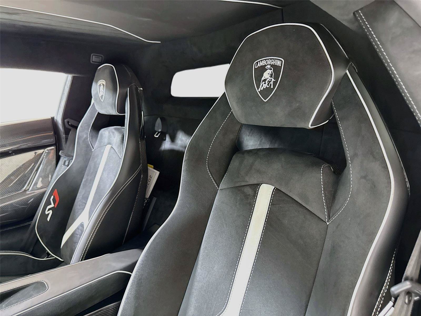 Used 2020 Lamborghini Aventador SVJ AWD/4WD image 25