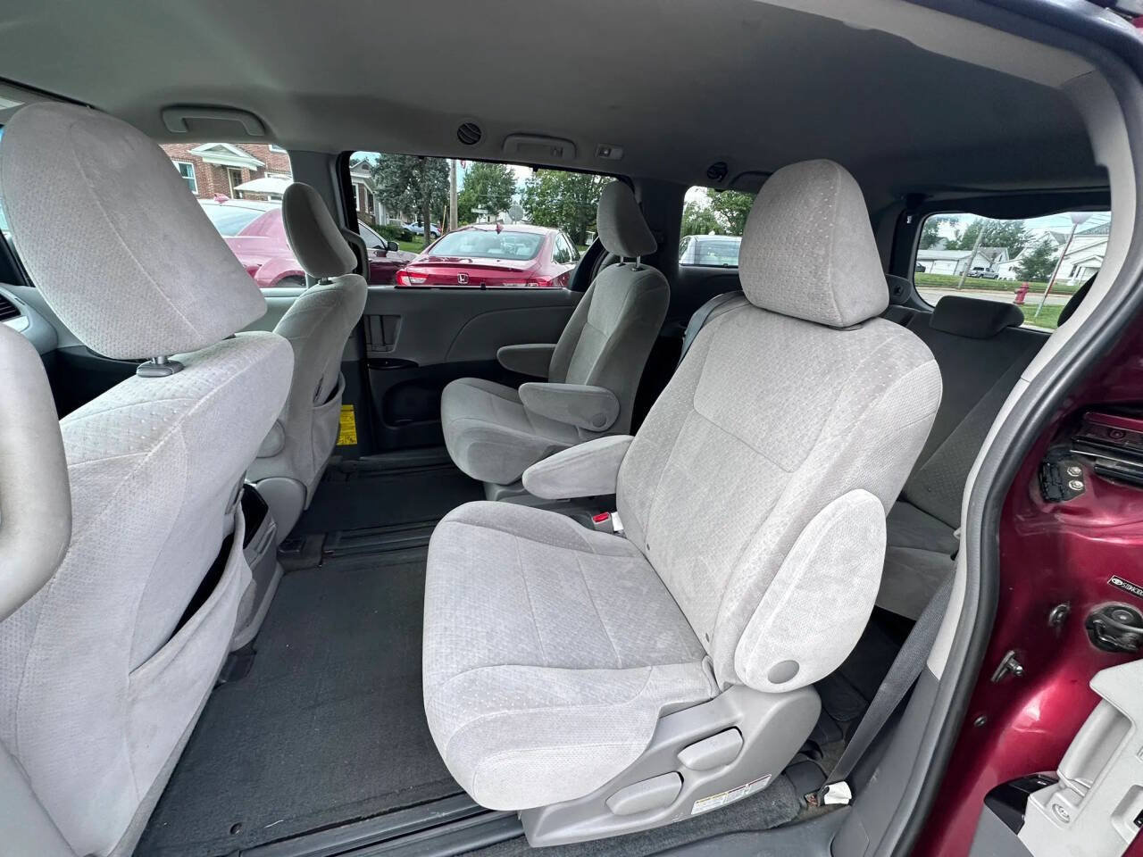 Used 2015 Toyota Sienna LE FWD image 11