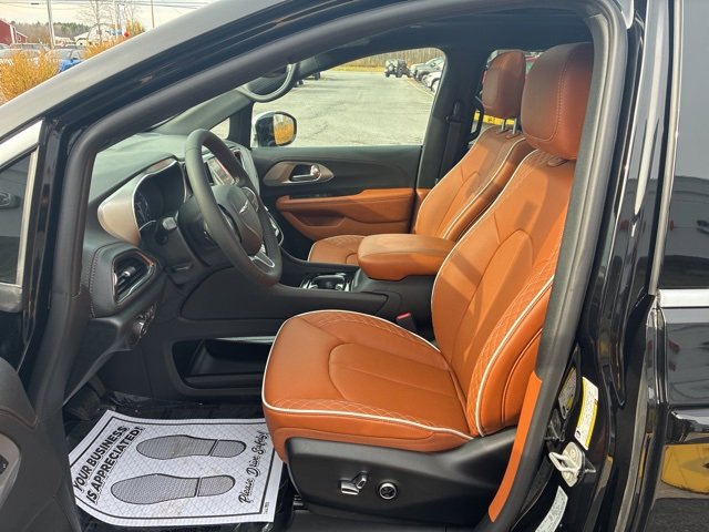 New 2026 Chrysler Pacifica Pinnacle w/ Trailer Tow Group image 10