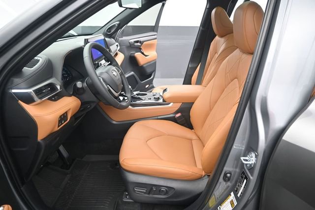 New 2026 Toyota Highlander Platinum AWD/4WD image 12