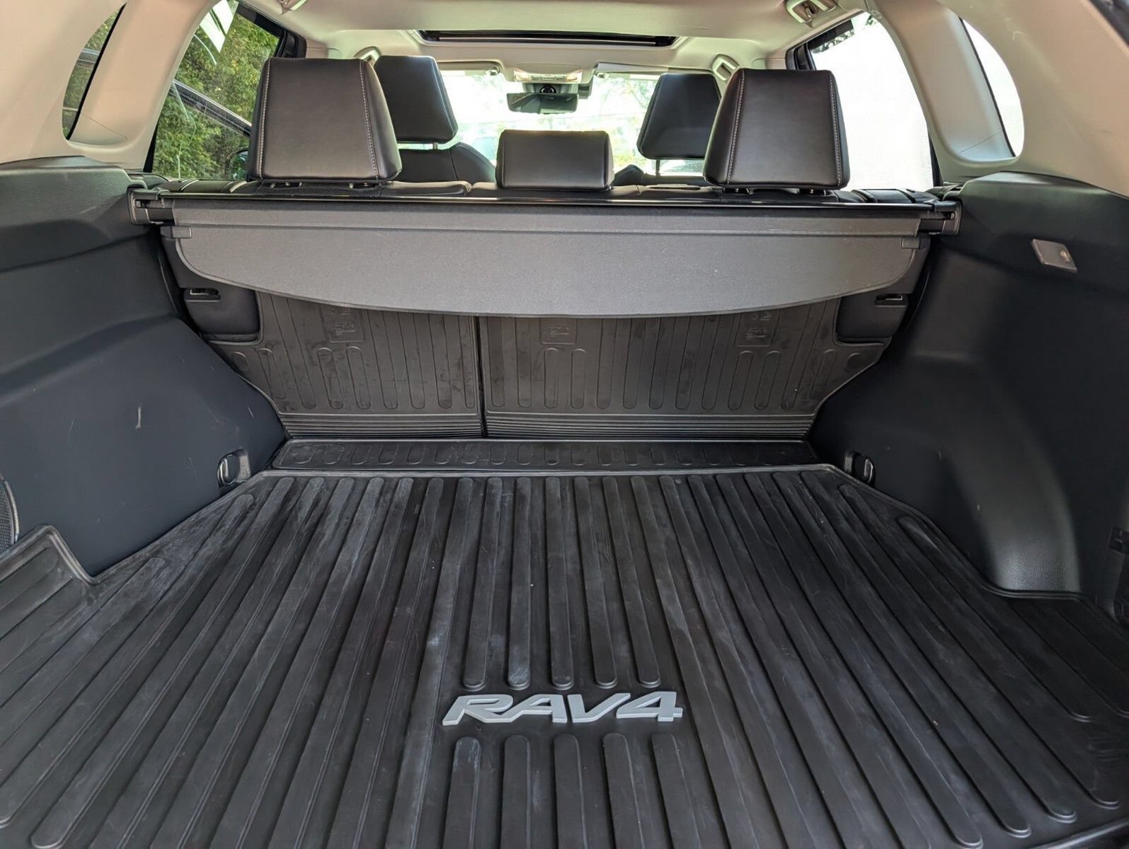 Used 2020 Toyota RAV4 Limited w/ Limited Grade Weather Package AWD/4WD image 24