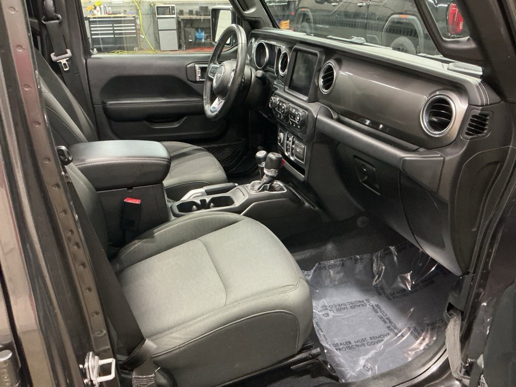 Used 2018 Jeep Wrangler Unlimited Sahara w/ Dual Top Group image 28